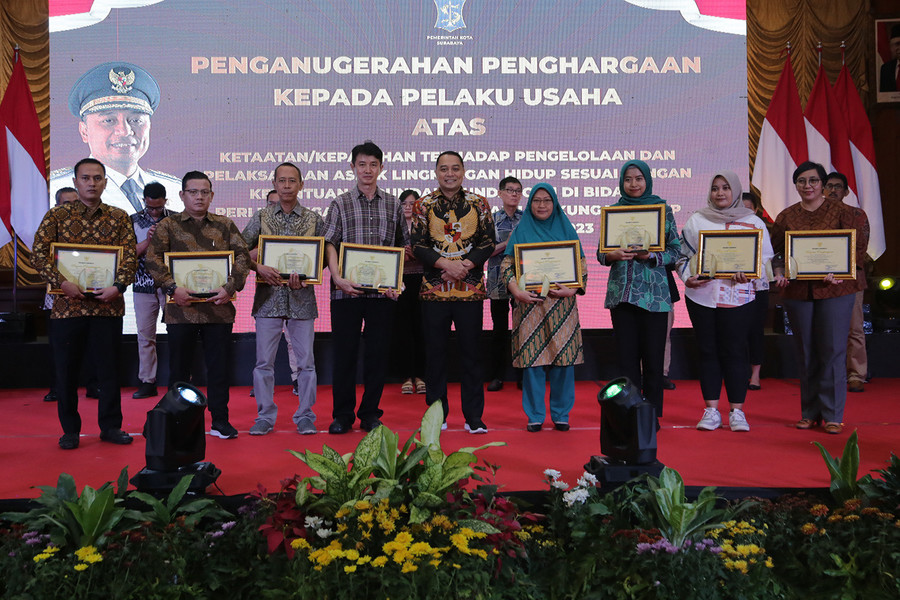 Pemkot Surabaya Beri Anugerah Kepada 16 Pelaku Usaha Pengelola Lingkungan Terbaik